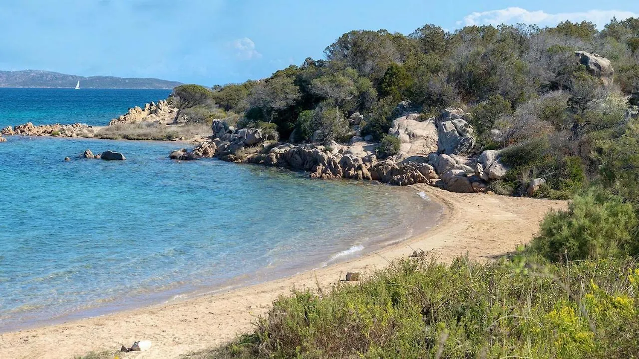 Aparthotel Isa-Apartments With Air Conditioning And Outdoor Private Space In Residence With Swimming-Pool In Palau, Only 150 Meters From The Sea